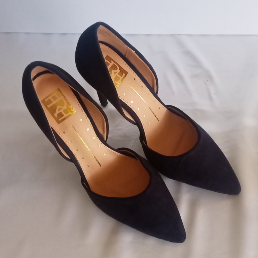 BLACK PUMPS